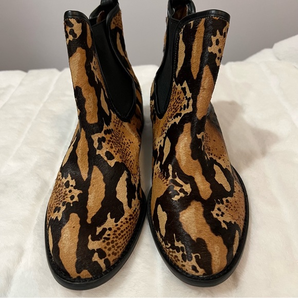 NEW Donald J Pliner Paige Animal Print Calf Hair Booties - Picture 4 of 12